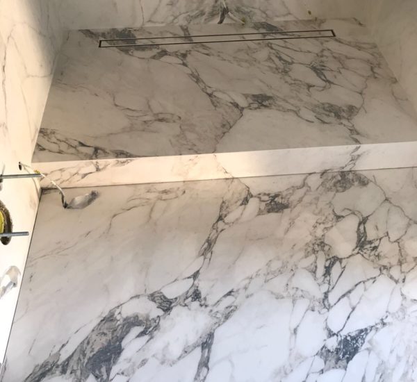 Large porcelain slabs in Arbescato book matched-3